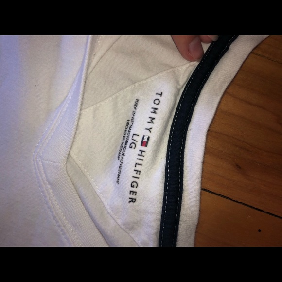 White v neck men’s Tommy Hilfiger t-shirt - Picture 2 of 4